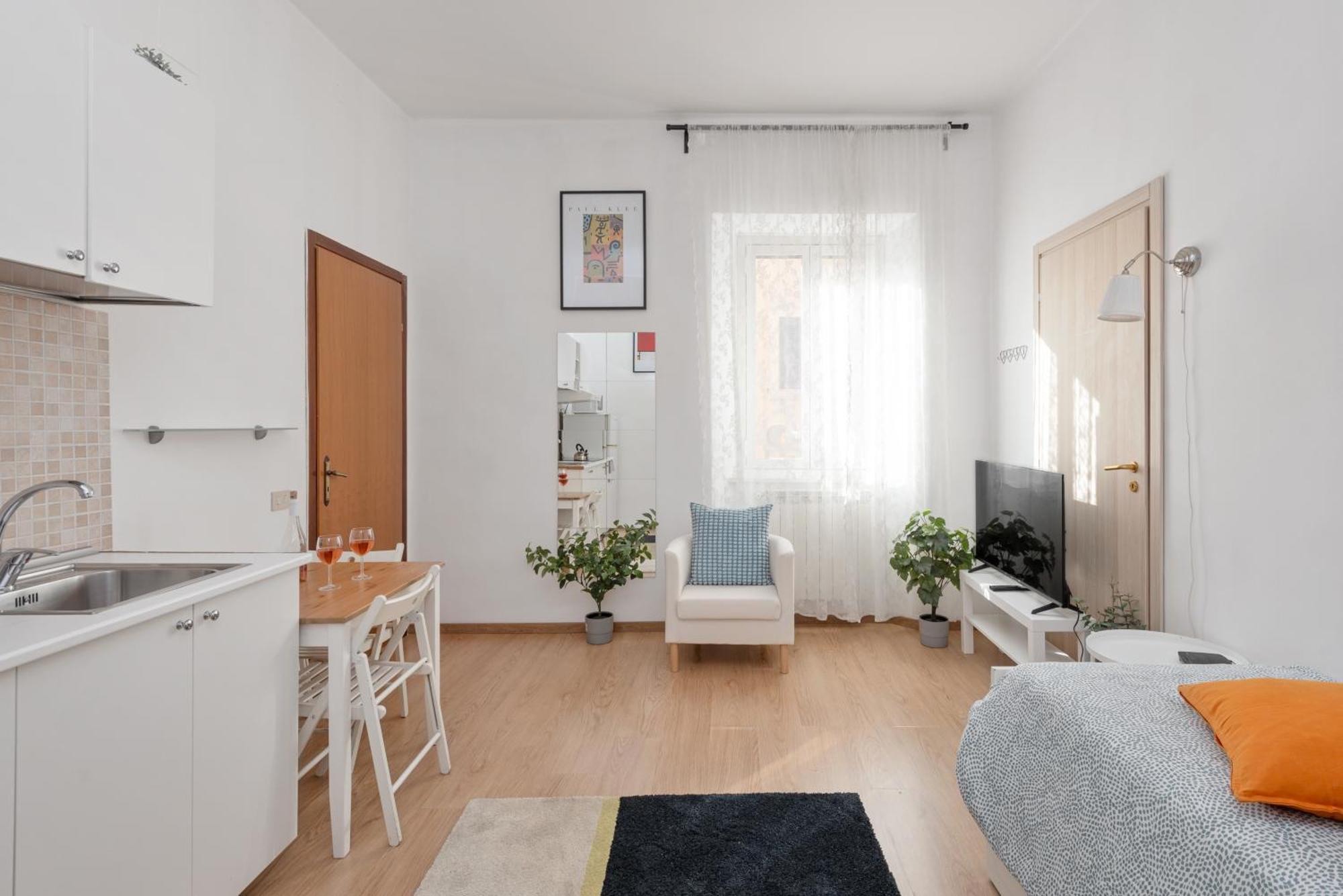 Central Little Basic Apartment Roma Exterior foto